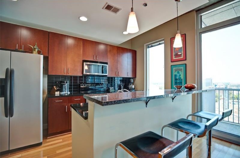 Amazing 1 bed/1 bath condo in the heart of vibrant