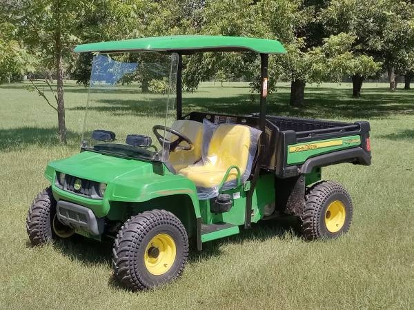 John Deere Gator